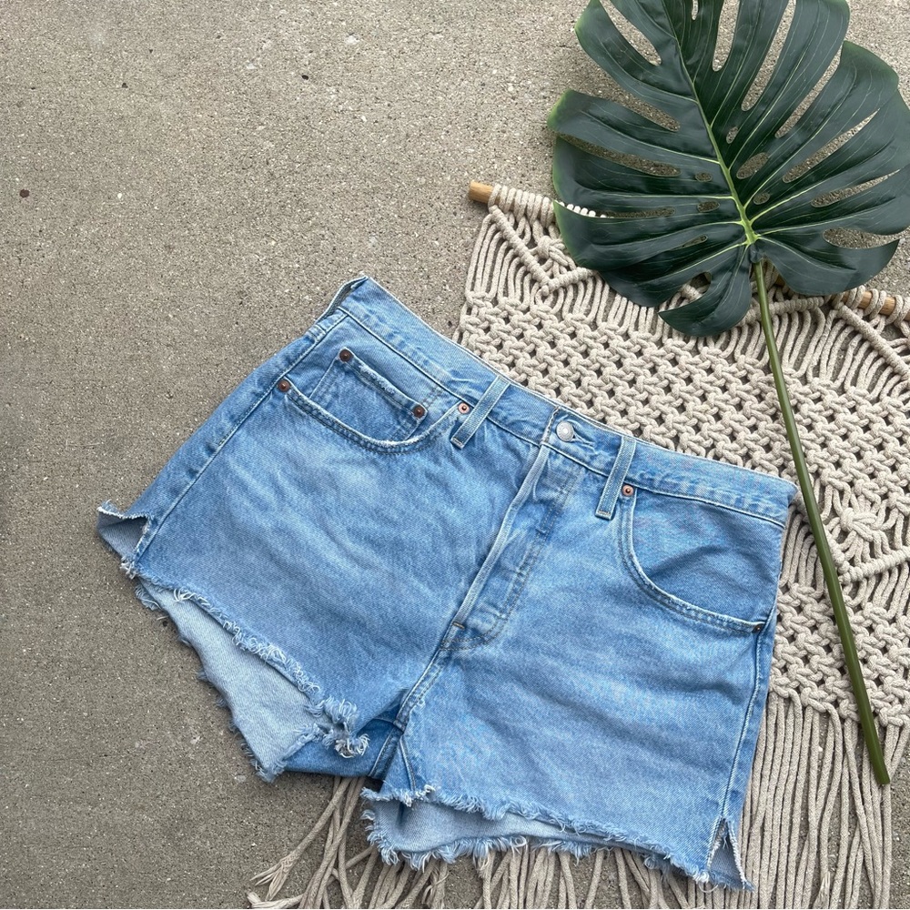 Levi’s 501 High Rise Jean Shorts Size 30